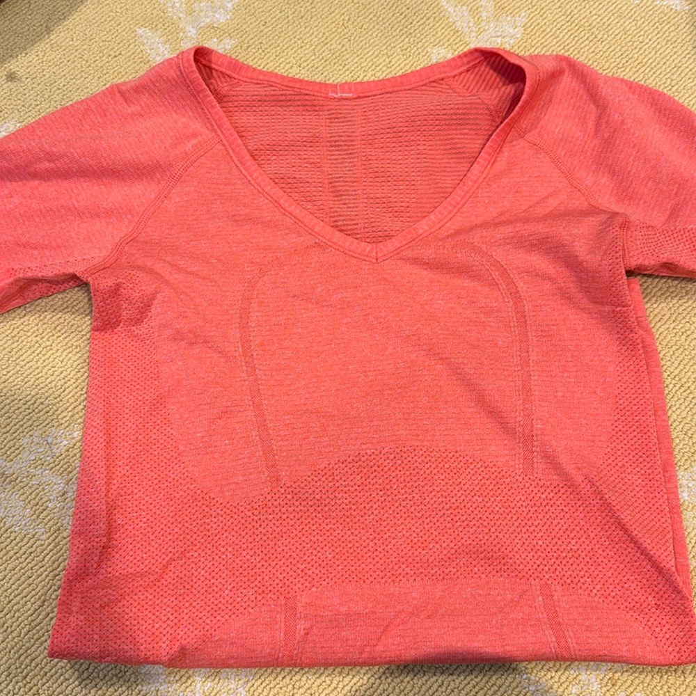 Lululemon tshirt